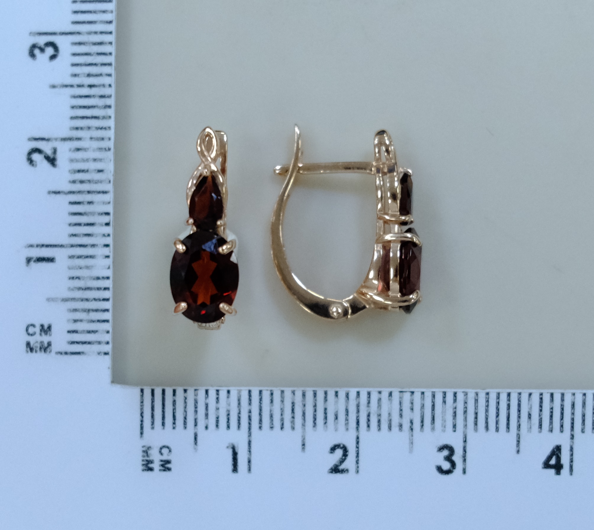 Серебряные серьги с гранатами